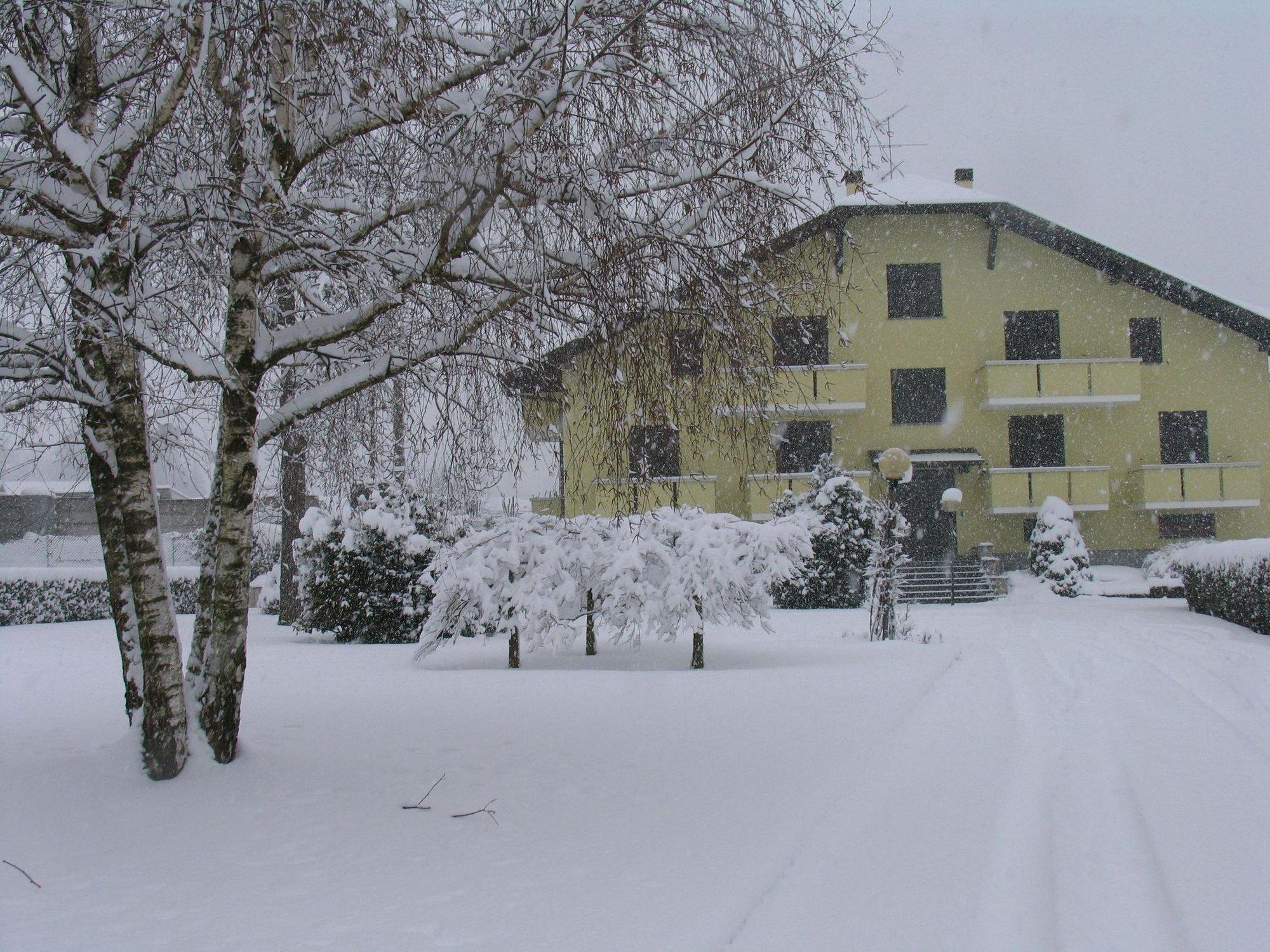 Albergo Residence Isotta Veruno Εξωτερικό φωτογραφία