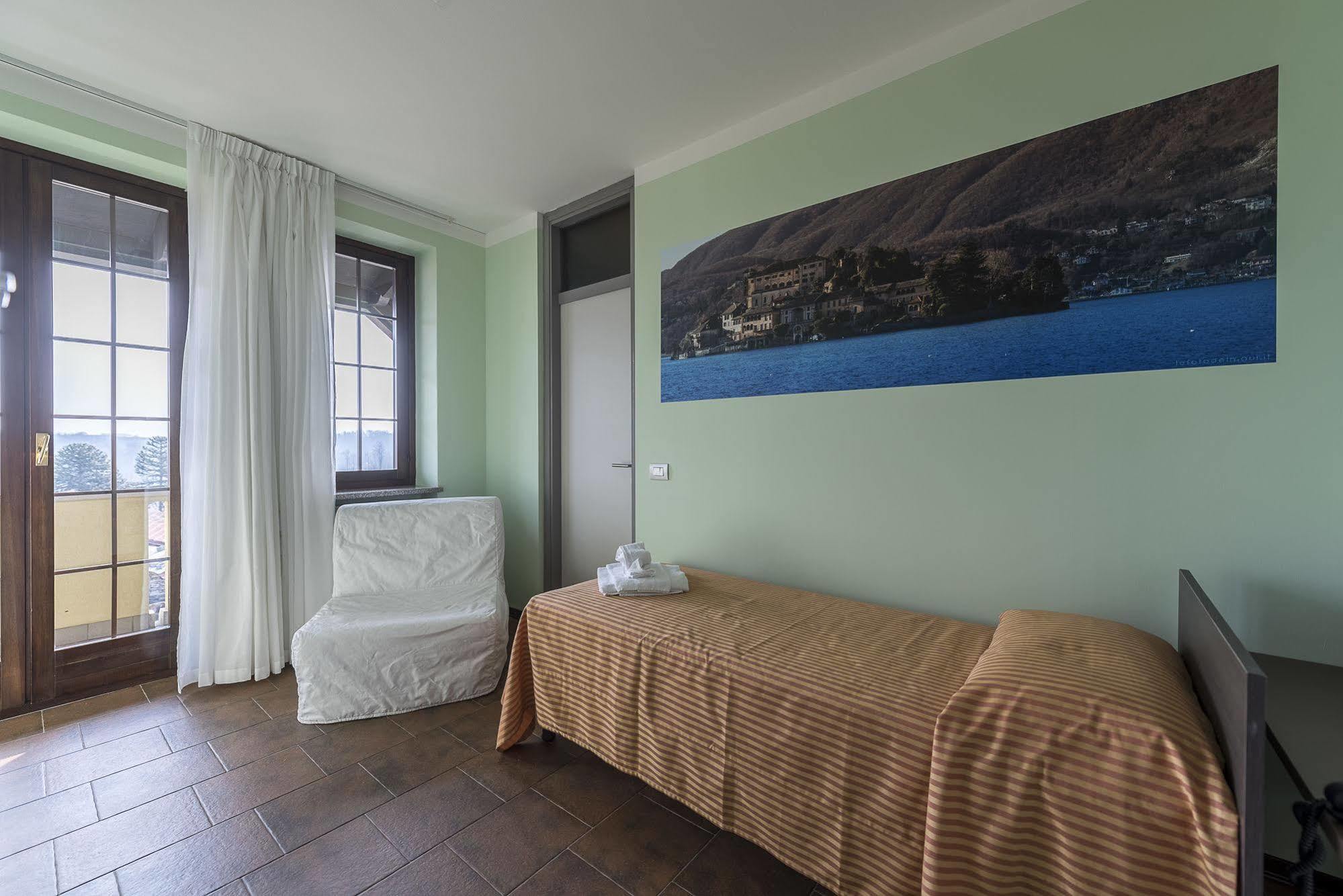 Albergo Residence Isotta Veruno Εξωτερικό φωτογραφία