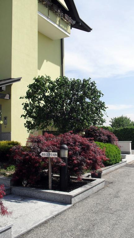 Albergo Residence Isotta Veruno Εξωτερικό φωτογραφία